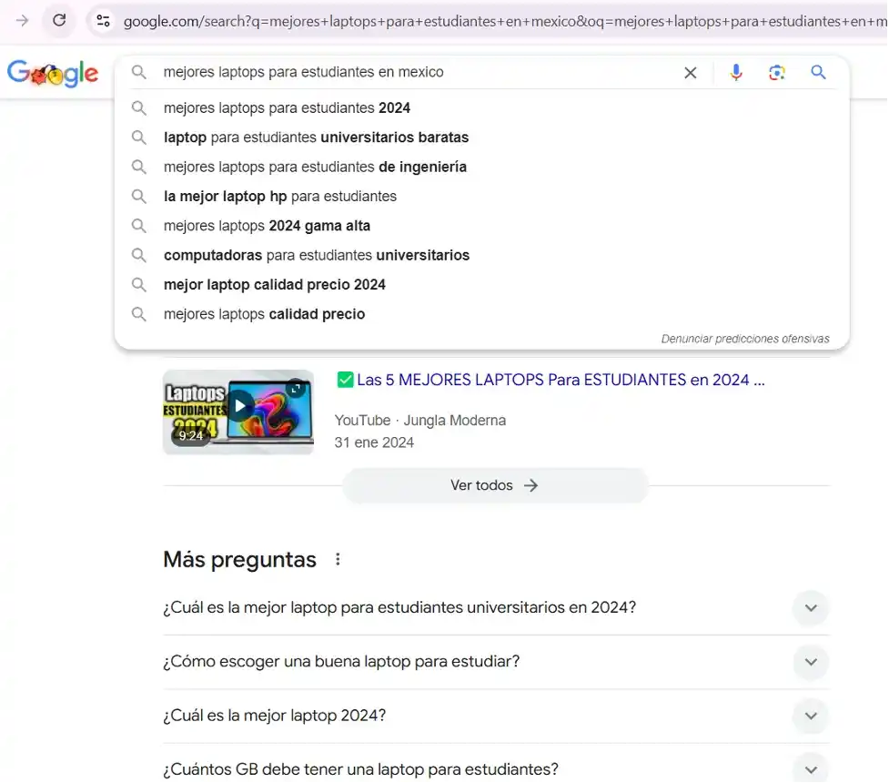 Captura de pantalla de una búsqueda en Google sobre "mejores laptops para estudiantes en México", mostrando predicciones y resultados destacados.