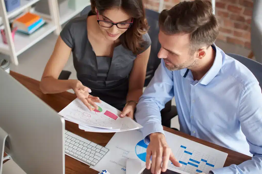 Comparativa entre auditoría SEO gratuita y auditoría técnica de agencia, mostrando el tipo de diagnóstico que una web necesita para crecer de verdad.