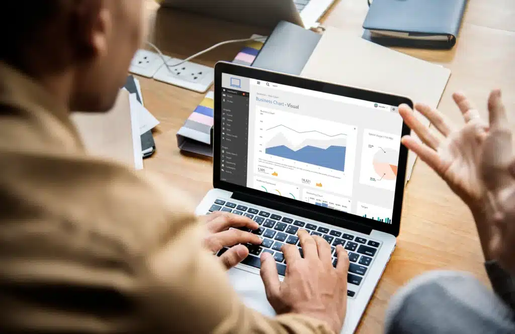 Explicación visual del factor tiempo en los resultados SEO, mostrando fases, plazos y cómo evoluciona el posicionamiento web de forma realista.